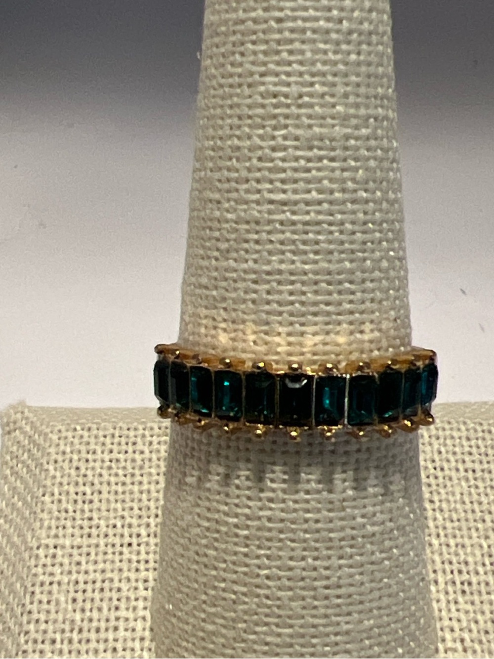 Gold Band Ring with Emerald Green Rectangular Stones size 8